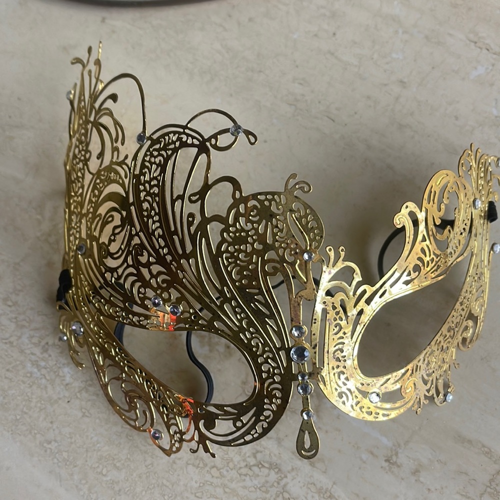Unique Gold Masquerade